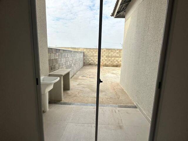 Casa para Locação em Várzea Grande - 4